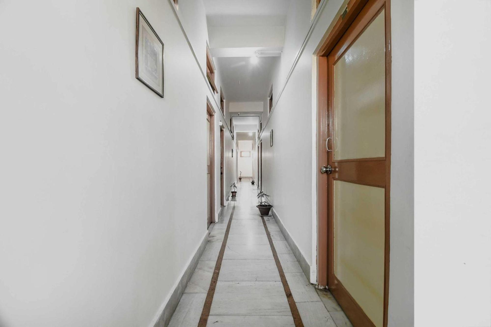 Oyo Flagship 71156 Hotel Jaybee'S Dibrugarh Kültér fotó