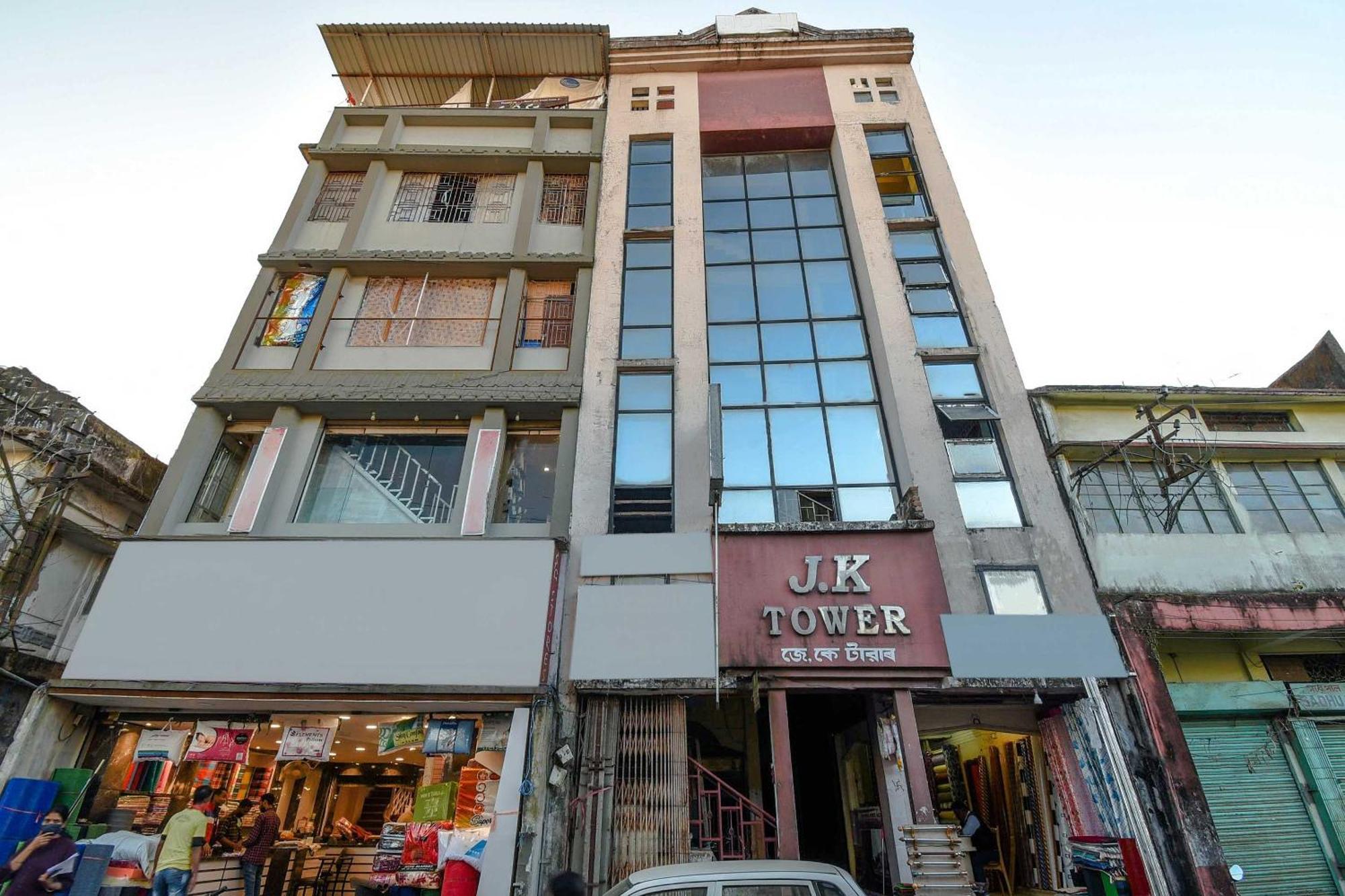 Oyo Flagship 71156 Hotel Jaybee'S Dibrugarh Kültér fotó
