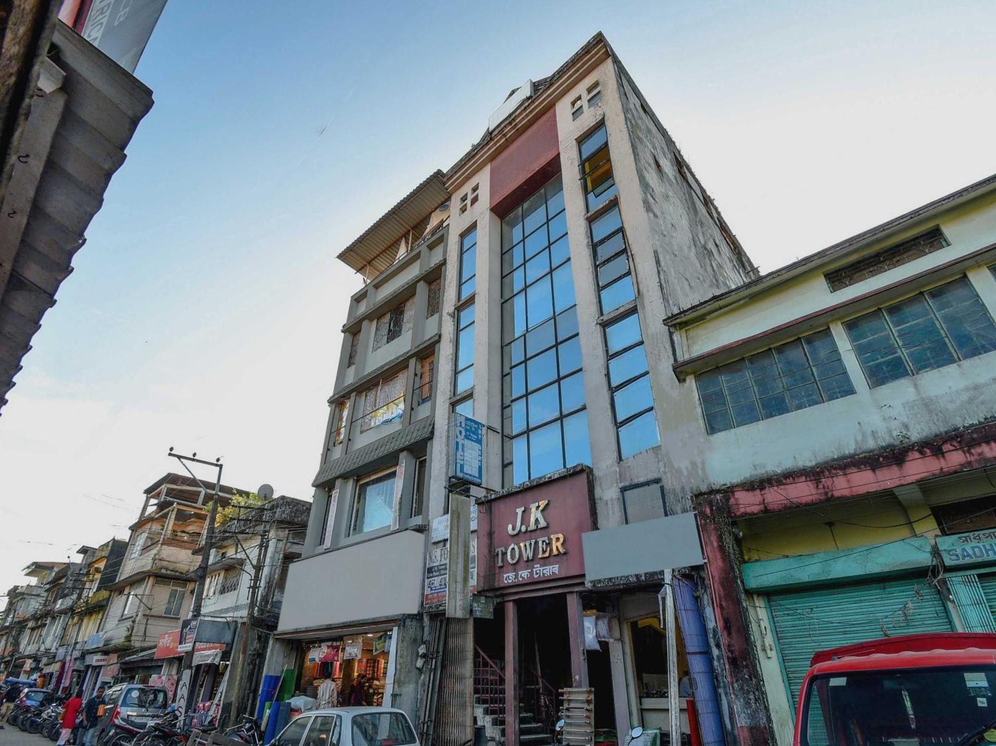 Oyo Flagship 71156 Hotel Jaybee'S Dibrugarh Kültér fotó
