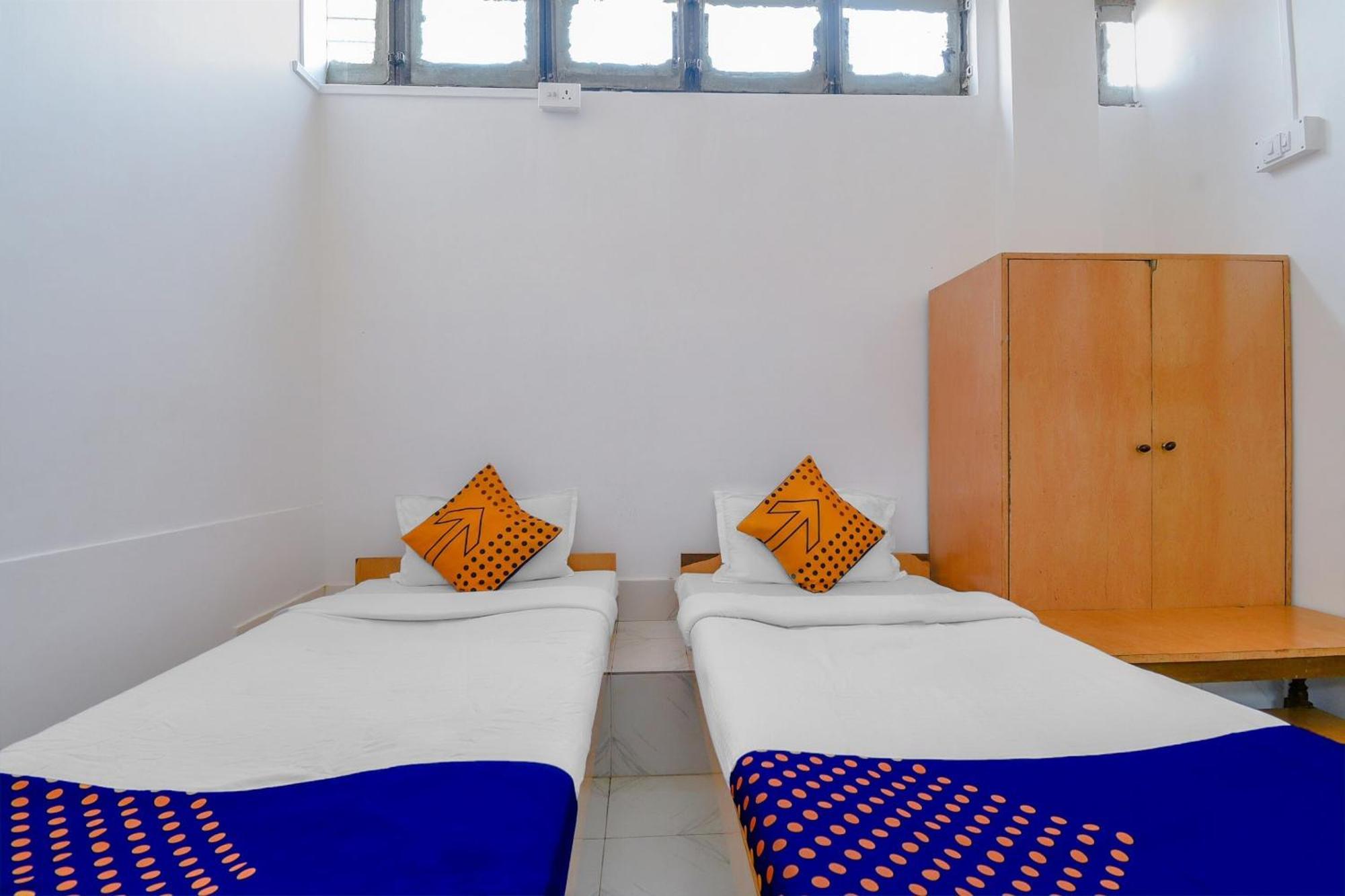 Oyo Flagship 71156 Hotel Jaybee'S Dibrugarh Kültér fotó